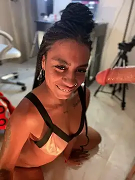 Snapshot of ATENEA_SEXXXY chatting on February 13, 2025, 2:45 am ATENEA SEXXXY online show from February 13, 2025, 2:45 am