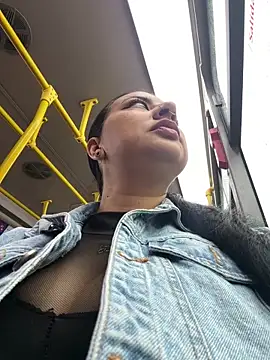 Snapshot of Abril_Luv chatting on March 27, 2026, 12:06 pm Abril Luv online show from March 27, 2026, 12:06 pm