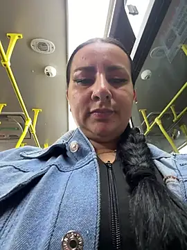 Snapshot of Abril_Luv chatting on March 6, 2026, 12:27 am Abril Luv online show from March 6, 2026, 12:27 am