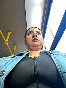 Snapshot of Abril_Luv chatting on December 3, 2025, 12:26 pm Abril Luv online show from December 3, 2025, 12:26 pm