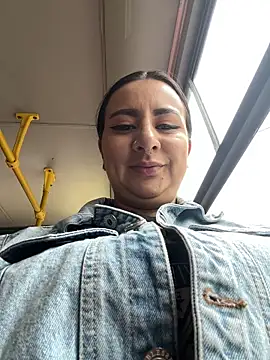 Snapshot of Abril_Luv chatting on April 6, 2026, 12:17 pm Abril Luv online show from April 6, 2026, 12:17 pm