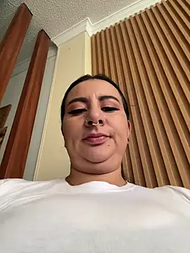 Snapshot of Abril_Luv chatting on April 2, 2026, 1:07 pm Abril Luv online show from April 2, 2026, 1:07 pm