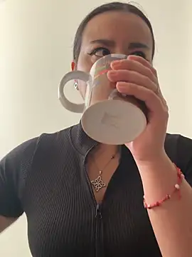 Snapshot of Abril_Luv chatting on February 10, 2026, 1:21 pm Abril Luv online show from February 10, 2026, 1:21 pm