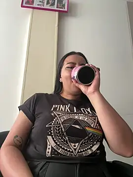 Snapshot of Abril_Luv chatting on April 13, 2026, 1:15 pm Abril Luv online show from April 13, 2026, 1:15 pm