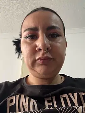 Snapshot of Abril_Luv chatting on February 2, 2026, 1:21 pm Abril Luv online show from February 2, 2026, 1:21 pm