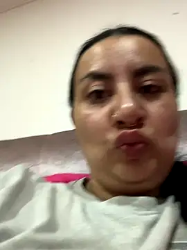 Snapshot of Abril_Luv chatting on November 4, 2025, 2:37 am Abril Luv online show from November 4, 2025, 2:37 am