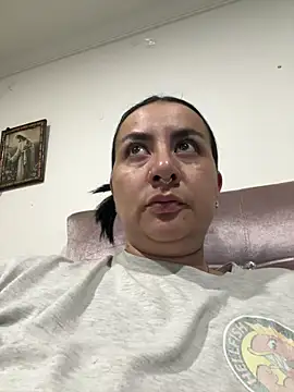 Snapshot of Abril_Luv chatting on April 3, 2026, 1:45 am Abril Luv online show from April 3, 2026, 1:45 am