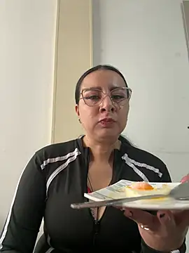 Snapshot of Abril_Luv chatting on February 3, 2026, 12:54 pm Abril Luv online show from February 3, 2026, 12:54 pm