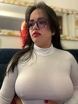 Snapshot of andra_rose chatting on February 14, 2025, 12:09 am andra rose online show from February 14, 2025, 12:09 am