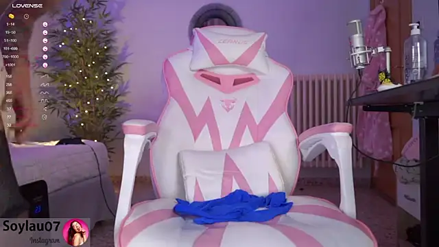 Snapshot of imjess01 chatting on December 22, 2024, 6:28 am imjess01 online show from December 22, 2024, 6:28 am