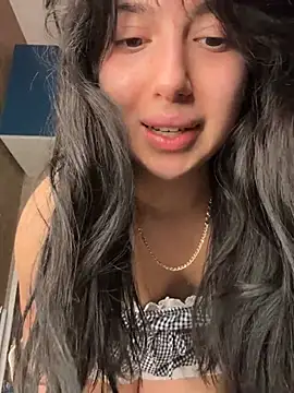 Tasty Nora online show from April 17, 2026, 6:44 pm