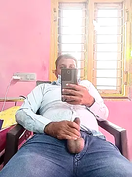 adicma123 online show from October 31, 2025, 9:39 am