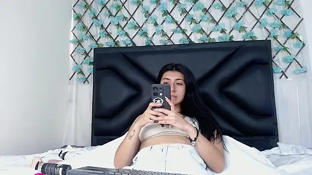 Snapshot of EmmaWilliamss chatting on September 28, 2025, 2:13 pm EmmaWilliamss online show from September 28, 2025, 2:13 pm