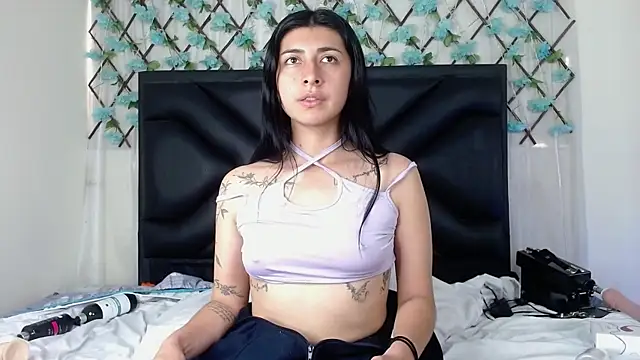 EmmaWilliamss online show from November 15, 2025, 6:01 pm