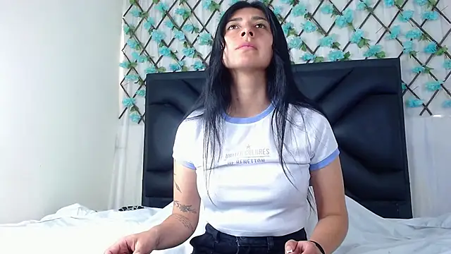 Snapshot of EmmaWilliamss chatting on January 14, 2026, 2:31 pm EmmaWilliamss online show from January 14, 2026, 2:31 pm