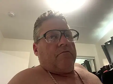 iwantutocum1X online show from April 14, 2026, 7:19 pm