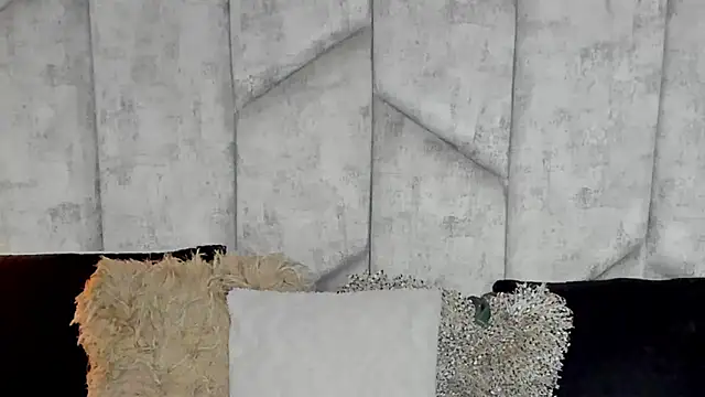 Snapshot of EmmaWillde chatting on December 15, 2024, 1:43 pm EmmaWillde online show from December 15, 2024, 1:43 pm