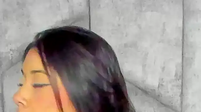 Snapshot of EmmaWillde chatting on January 15, 2025, 9:51 pm EmmaWillde online show from January 15, 2025, 9:51 pm