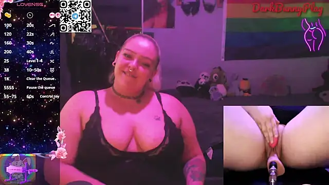 Snapshot of DarkBunnyPlay chatting on December 3, 2025, 8:36 am DarkBunnyPlay online show from December 3, 2025, 8:36 am