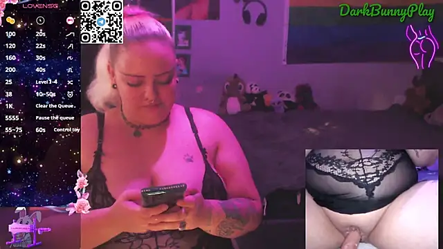 Snapshot of DarkBunnyPlay chatting on December 18, 2025, 8:52 am DarkBunnyPlay online show from December 18, 2025, 8:52 am