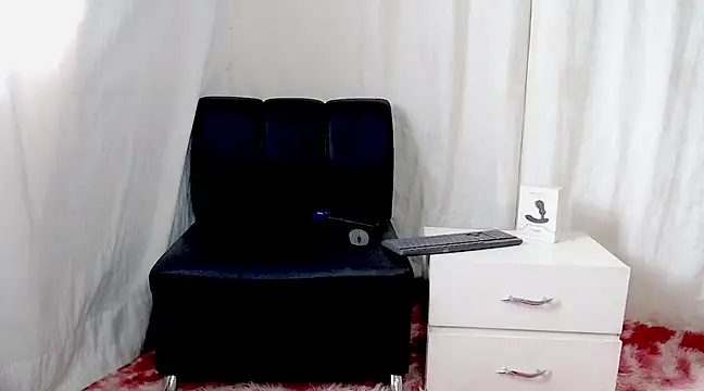 Snapshot of Astrid__V_ chatting on February 18, 2025, 4:03 pm Astrid V online show from February 18, 2025, 4:03 pm