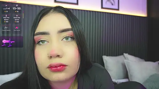 Snapshot of haylie_ chatting on December 19, 2025, 3:43 am haylie online show from December 19, 2025, 3:43 am