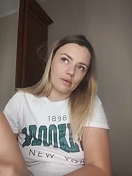 KrissSexi online show from November 7, 2025, 11:26 am