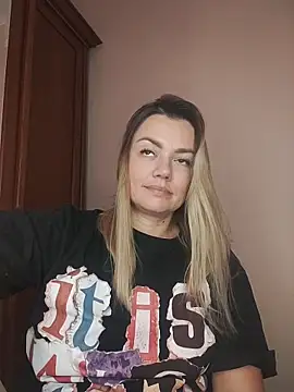 KrissSexi online show from November 17, 2025, 9:57 am