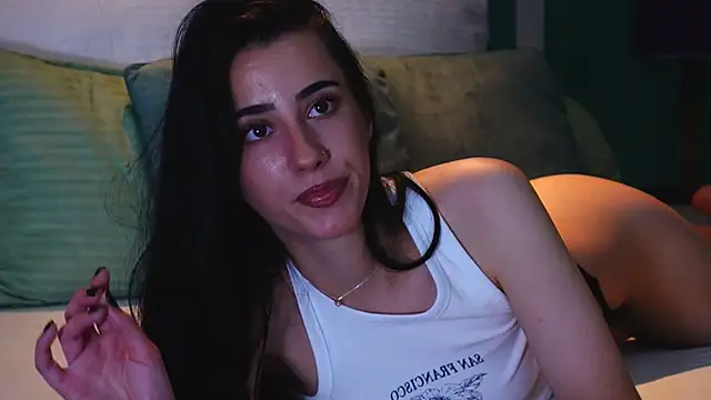 Snapshot of AmeliaJune chatting on June 17, 2026, 10:19 pm AmeliaJune online show from June 17, 2026, 10:19 pm