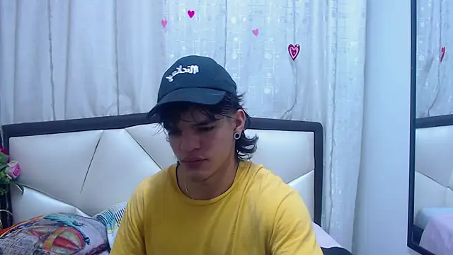 Snapshot of AlbertBernal69 chatting on March 11, 2025, 2:42 am AlbertBernal69 online show from March 11, 2025, 2:42 am