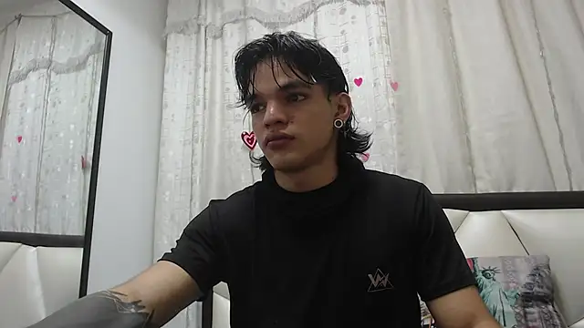 Snapshot of AlbertBernal69 chatting on March 17, 2025, 4:08 am AlbertBernal69 online show from March 17, 2025, 4:08 am