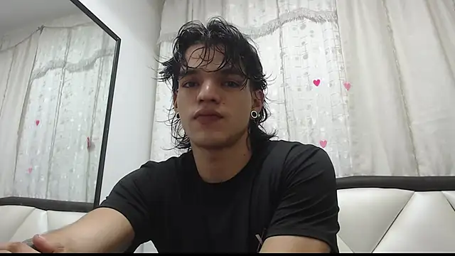 Snapshot of AlbertBernal69 chatting on March 17, 2025, 7:35 am AlbertBernal69 online show from March 17, 2025, 7:35 am