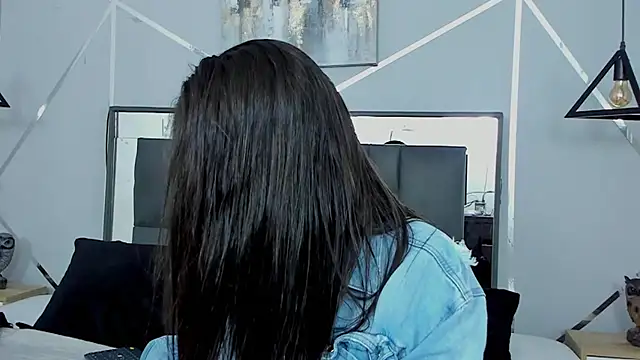 ZiaCalifa online show from March 18, 2025, 12:39 pm