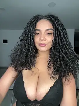 Snapshot of Mariecurl chatting on May 23, 2026, 10:53 pm Mariecurl online show from May 23, 2026, 10:53 pm
