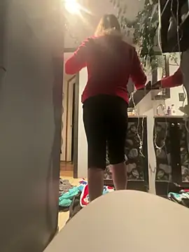 SummerBlueMoon online show from February 9, 2026, 4:21 am