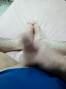 Snapshot of Hardapple01 chatting on February 4, 2025, 2:28 am Hardapple01 online show from February 4, 2025, 2:28 am