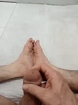 Snapshot of Hardapple01 chatting on March 5, 2025, 12:49 am Hardapple01 online show from March 5, 2025, 12:49 am