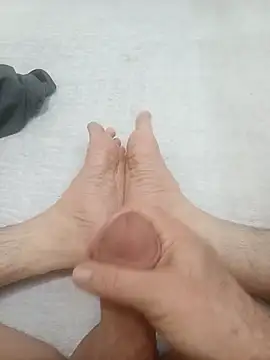 Snapshot of Hardapple01 chatting on February 27, 2025, 2:25 am Hardapple01 online show from February 27, 2025, 2:25 am