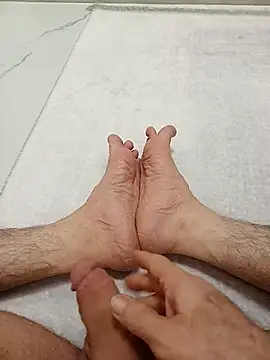 Snapshot of Hardapple01 chatting on February 16, 2026, 8:40 pm Hardapple01 online show from February 16, 2026, 8:40 pm