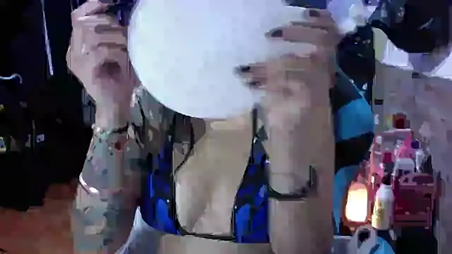 Snapshot of AngelaQueen_ chatting on March 9, 2026, 4:32 pm AngelaQueen online show from March 9, 2026, 4:32 pm