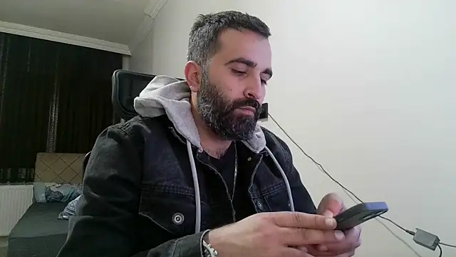 Snapshot of tgltplsr chatting on March 20, 2025, 12:40 am tgltplsr online show from March 20, 2025, 12:40 am