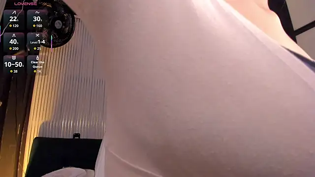 LunaBaker-1 online show from May 19, 2026, 6:31 am