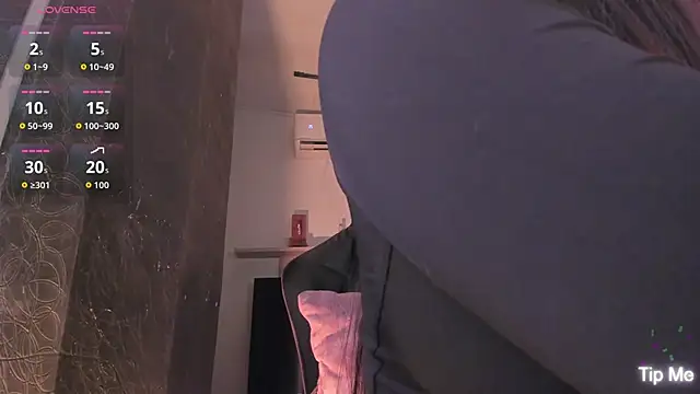 LunaBaker-1 online show from December 21, 2025, 5:14 pm