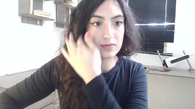 MIYESSI online show from October 4, 2025, 6:53 pm