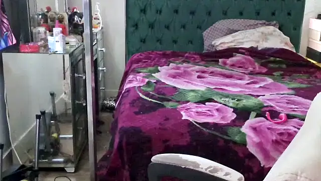 YasmineMinaj online show from October 15, 2025, 3:20 pm