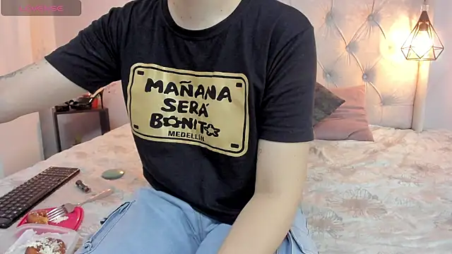 SakuraLee  online show from April 13, 2026, 1:04 pm