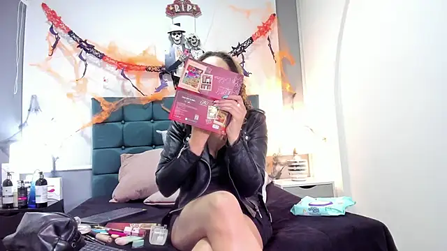 charlott lens online show from October 25, 2025, 9:30 am