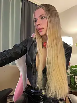 Snapshot of KittyKatyDream chatting on April 19, 2026, 6:43 pm KittyKatyDream online show from April 19, 2026, 6:43 pm