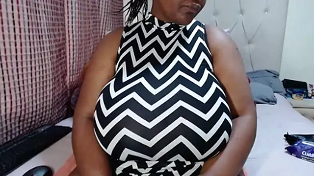 Snapshot of CHOCOLATEDARKBUSTYX chatting on October 31, 2025, 5:59 am CHOCOLATEDARKBUSTYX online show from October 31, 2025, 5:59 am