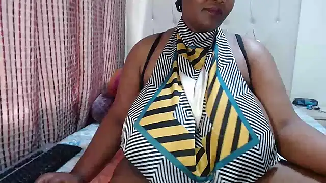 Snapshot of CHOCOLATEDARKBUSTYX chatting on December 4, 2025, 9:52 am CHOCOLATEDARKBUSTYX online show from December 4, 2025, 9:52 am